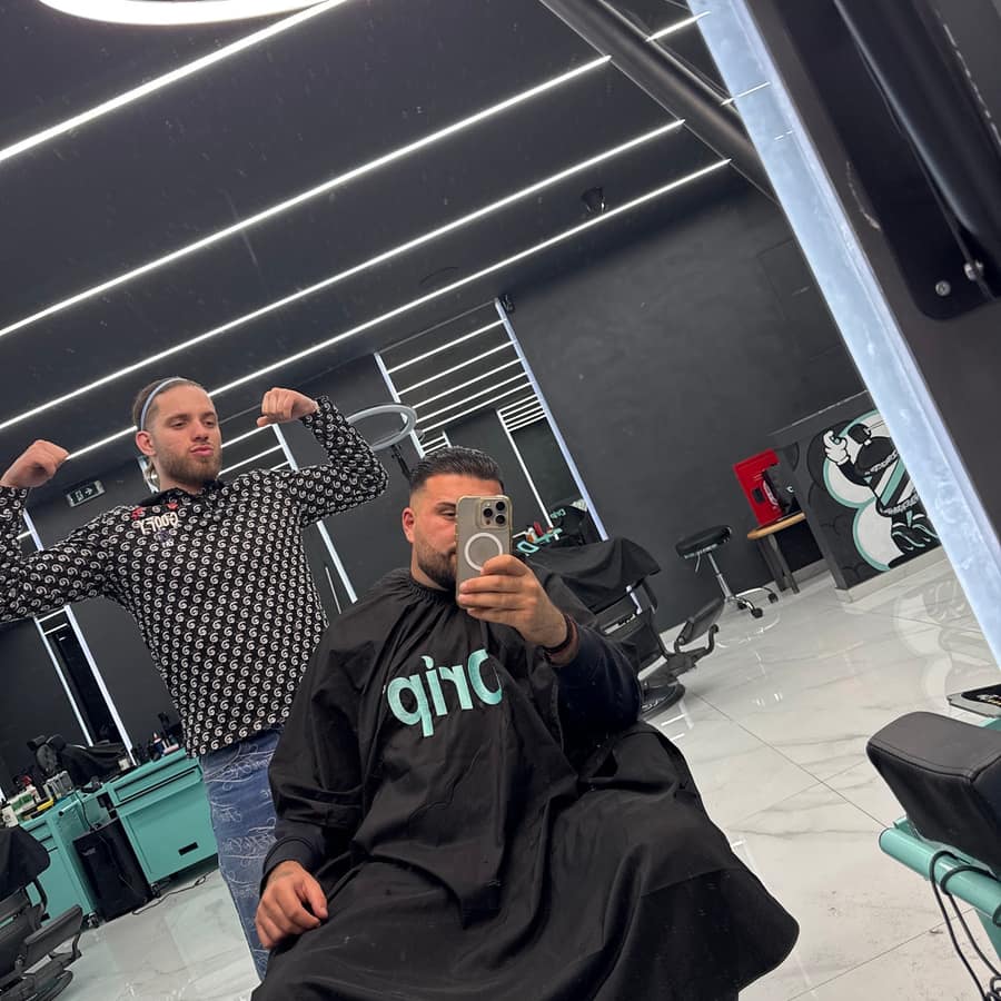 Κούρεμα κάτω από τον φωτεινό κύκλο, με κάπα Drip